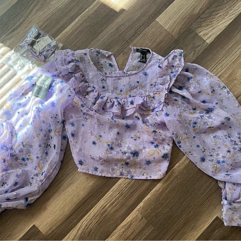Forever 21 Floral Ruffled Feminine
Cropped LS Sheer Top Purple small
NWOT